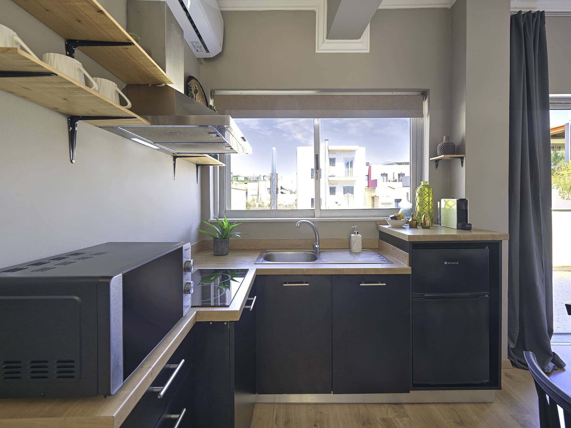 Penthouse Apartment with Jacuzzi and Acropolis View (21)